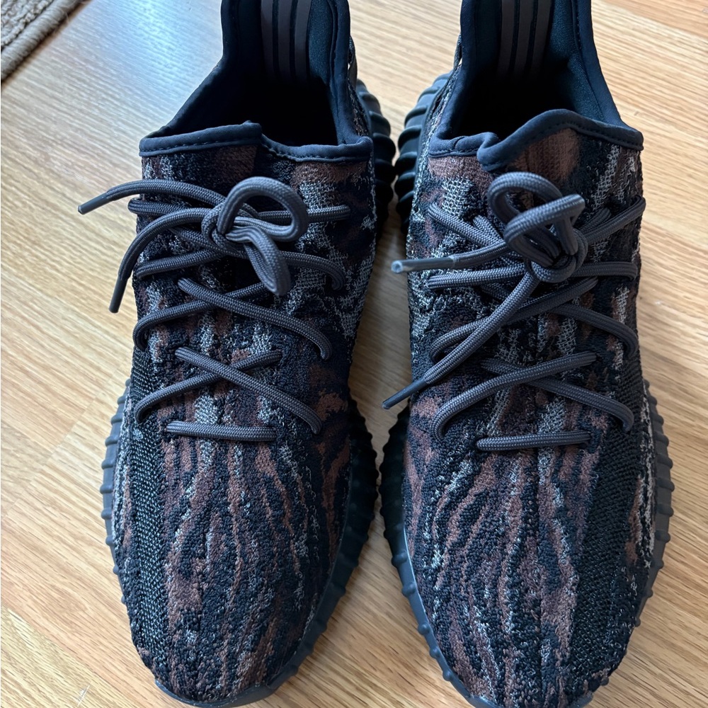 adidas Yeezy Boost 350 V2 Box